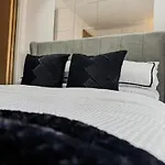 J Quarter 1Br - Free Parking - Suite Two
