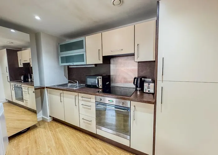J Quarter 1Br - Free Parking - Suite Two